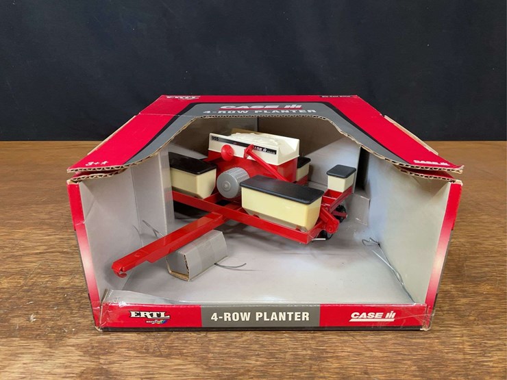 1/16-case-ih-planter-nib-ertl-image-1