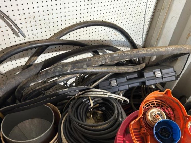 #101-•-contents-of-storage-container-image-46
