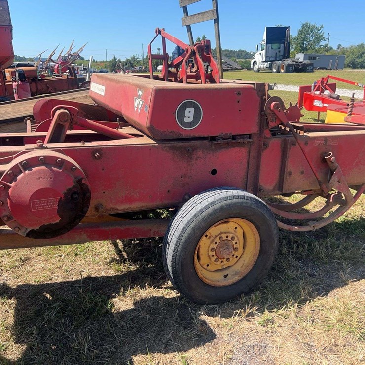MASSEY-FERGUSON 9