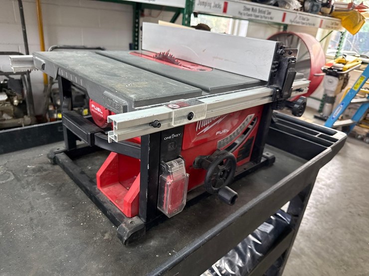 milwaukee-m18-cordless-8-1/4in.-table-saw-support-equipment-image-2