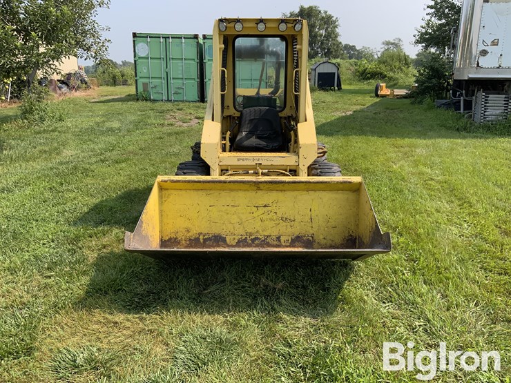 new-holland-l325-image-2