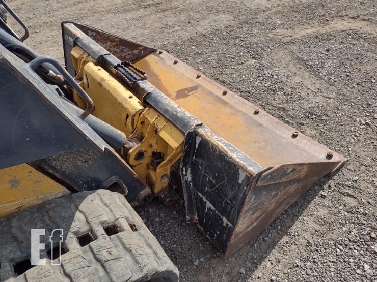 2022-deere-317g-image-17