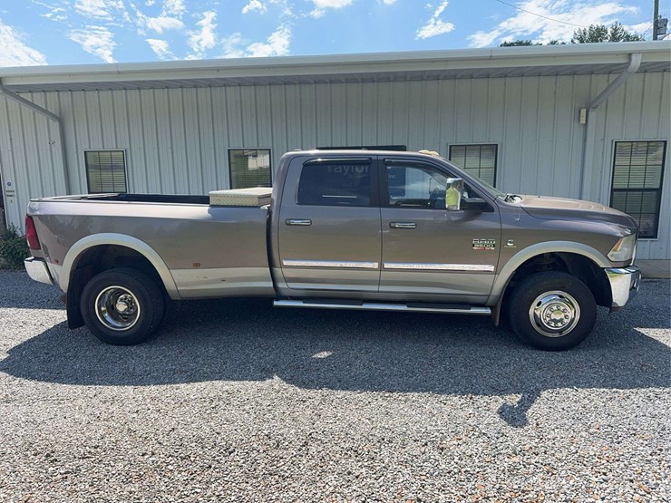 2010-dodge-3500-image-7