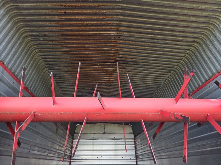 gehl-silage-wagon-on-tandem-running-gear,-12.5-x-15”-and-11l-x-15”-tires,-16’-long,-540-pto-image-11