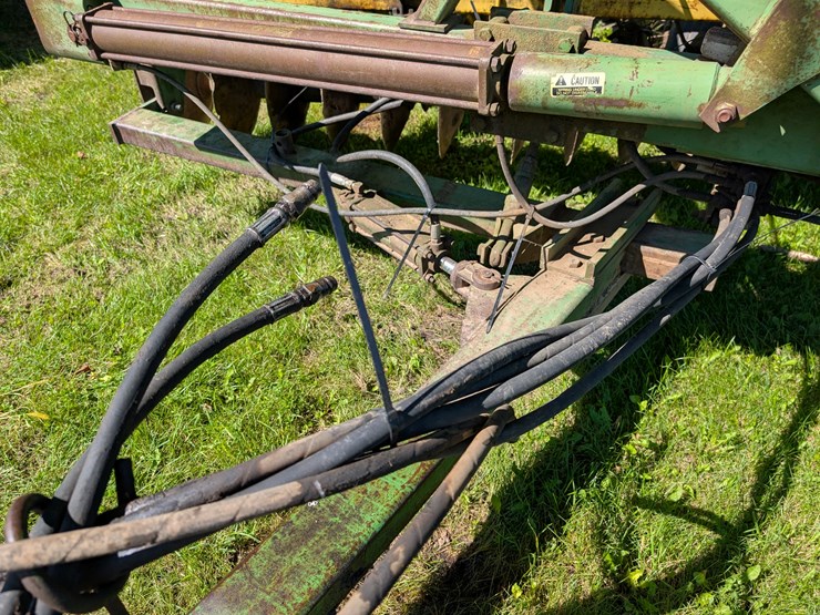 john-deere-220-image-6