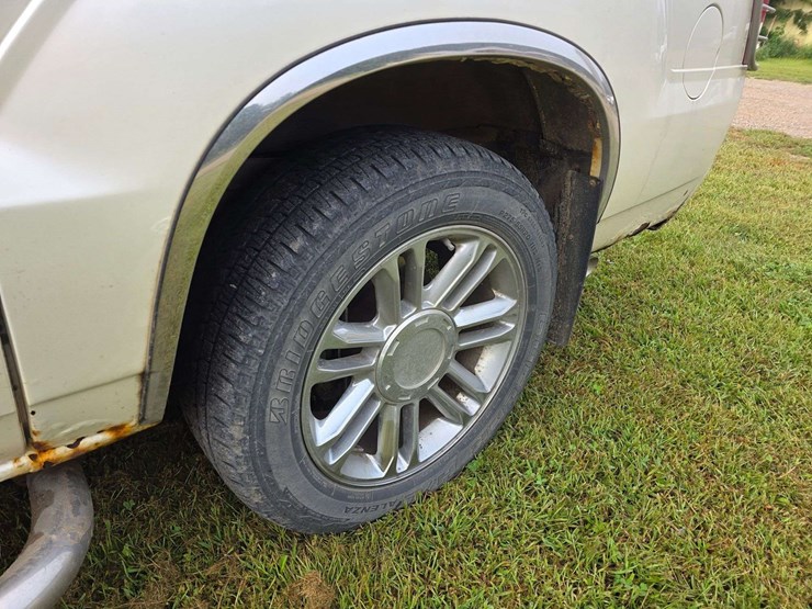 2003-cadillac-escalade-image-26
