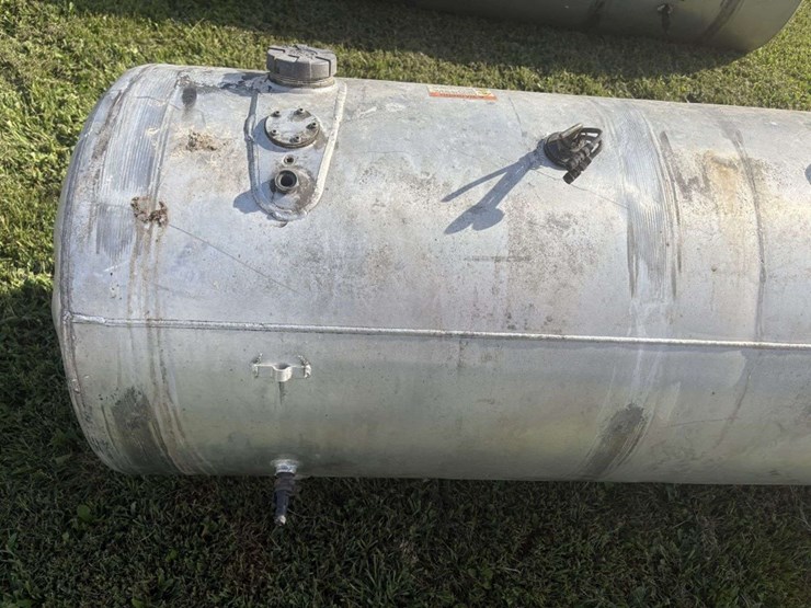 (2)-aluminum-fuel-tanks,-26”-dia,-70”-long,-off-of-volvo-truck,-buying-all-for-one-money-image-9
