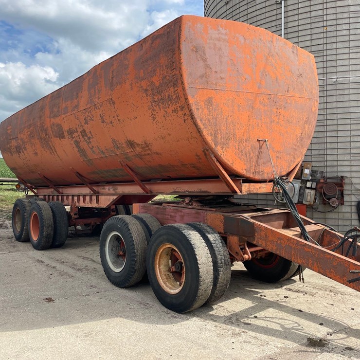 Shop Built 10,000 Gallon Manure Tank/Running Gear