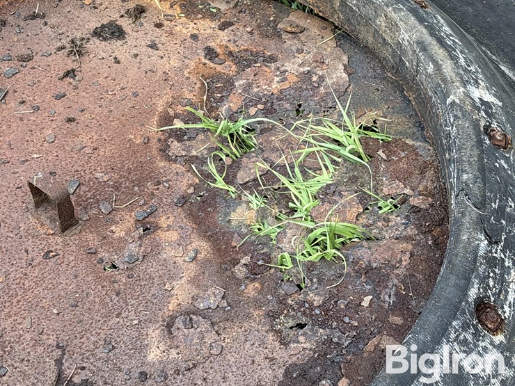 8.5’-rubber-livestock-water-tank-image-15