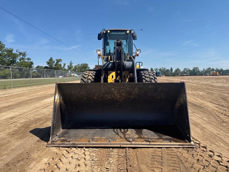 2016-deere-624k-image-3
