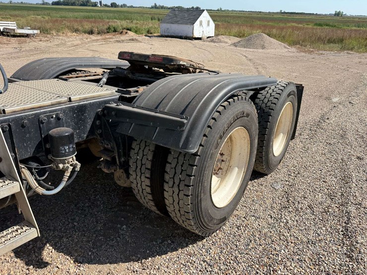 1997-peterbilt-385-image-18
