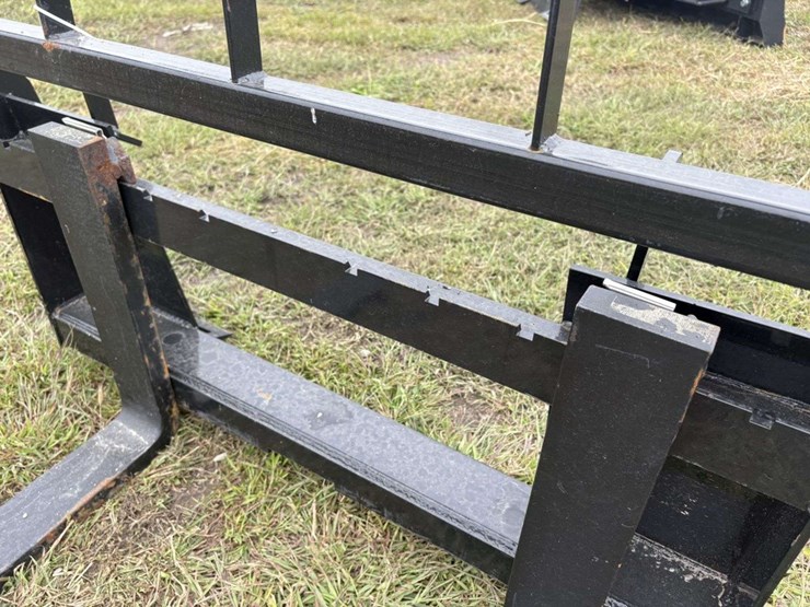 pallet-forks,-48”,-on-46”-carriage,-skidloader-qt,-image-7
