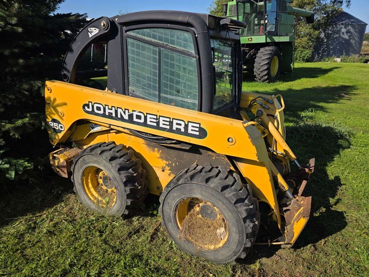 john-deere-250-image-8