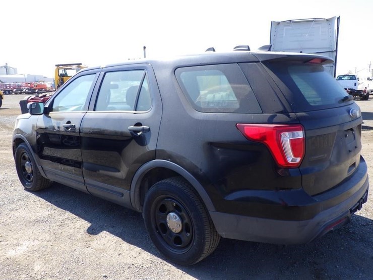 2017-ford-explorer-image-4