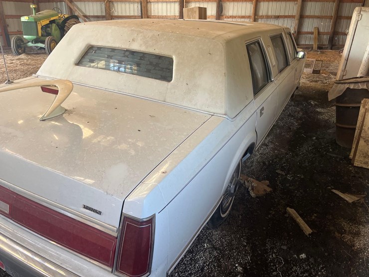 1987-lincoln-town-car-limousine-image-21