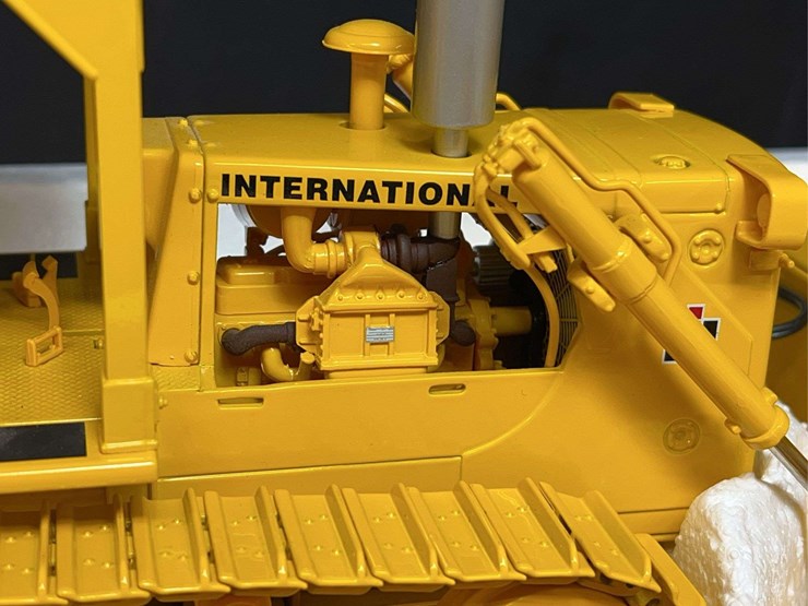1/25-ih-td-25-crawler-nib-1st-gear-image-13