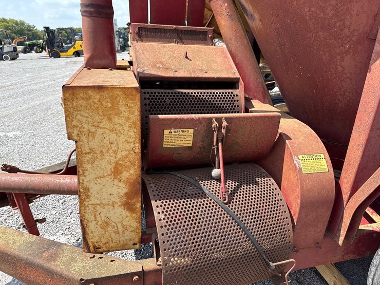 new-holland-355-image-11