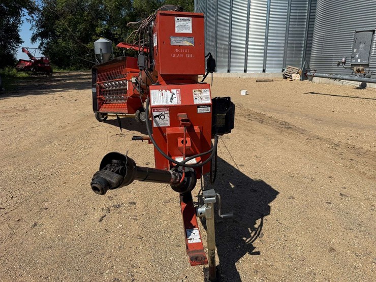 westfield-mk-100-61-auger-with-dual-auger-swing-hopper,-hydraulic-lift,-electric-hopper-walker-with-image-17
