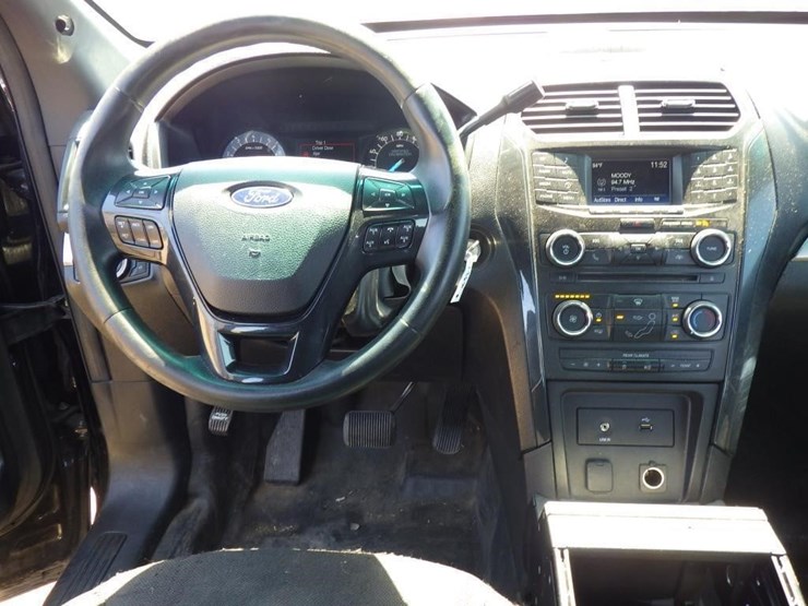 2018-ford-explorer-image-9