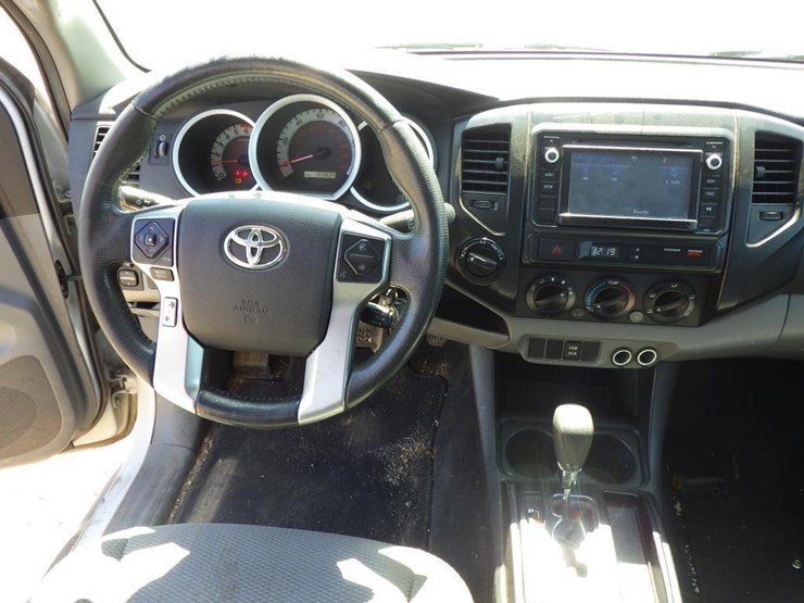 2014-toyota-tacoma-image-8