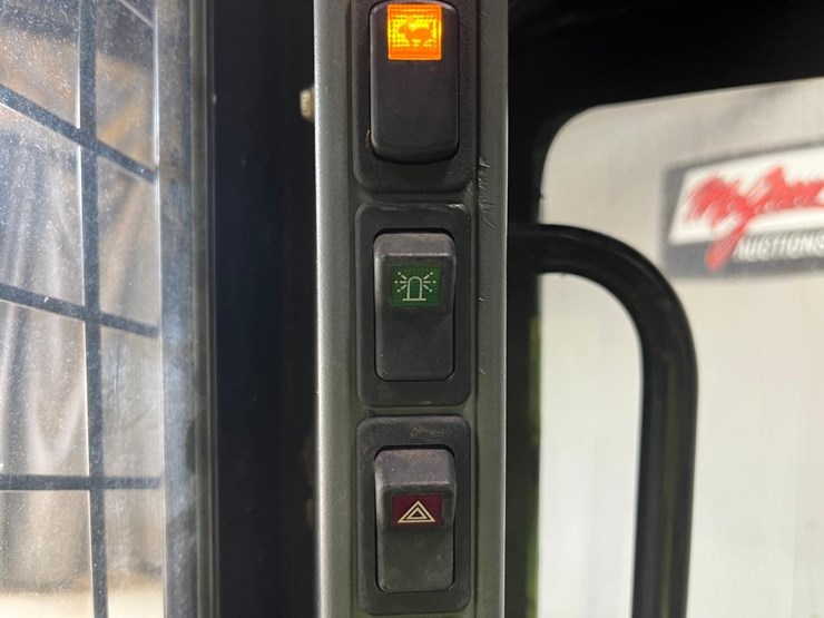 new-holland-c232-image-29