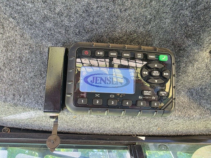 2019-gehl-v270-image-50