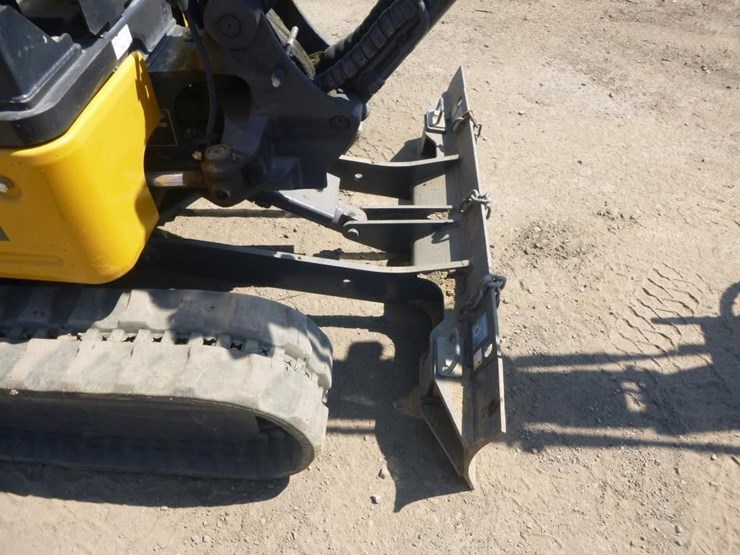2022-deere-17g-image-16
