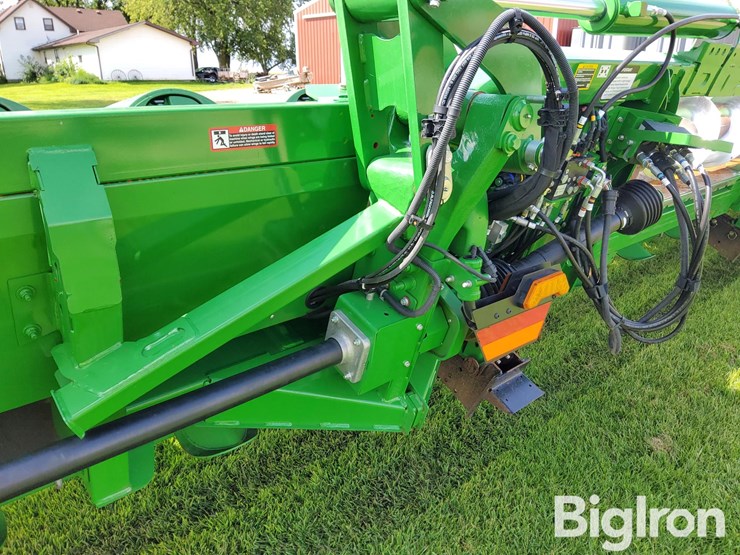 2023-john-deere-c12f-image-11