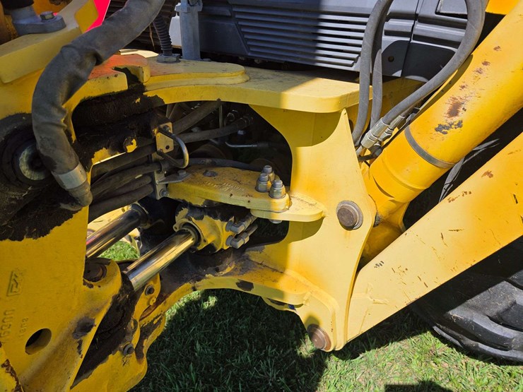 new-holland-lb75-image-16