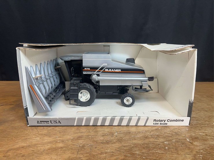 1/24-gleaner-r75-combine-2006-louisville-nib-sm-image-1