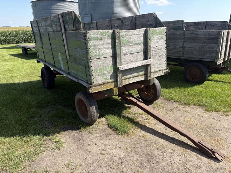 barge-box,-wood,-68”x12’,-31”-sides,-with-sideboards,-on-minnesota-4-wheel-gear,-hoist,-no-endgate-image-3