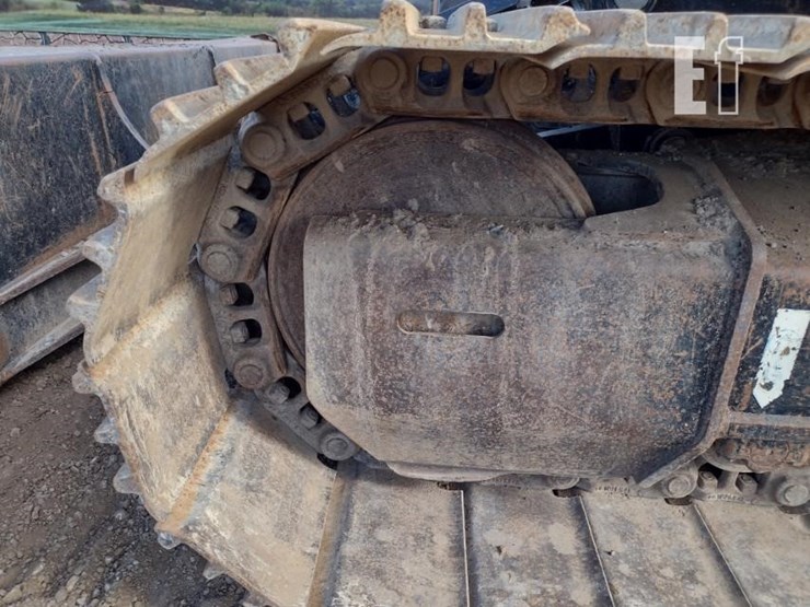 2010-deere-120d-image-30