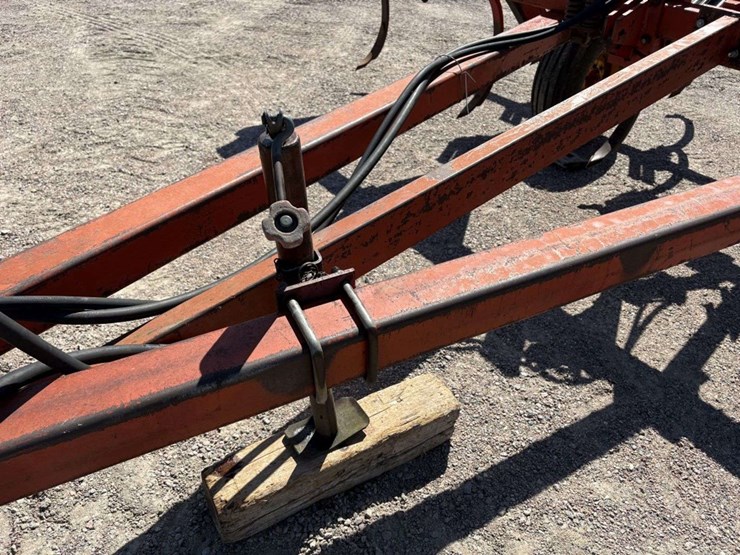 massey-ferguson-129-image-14