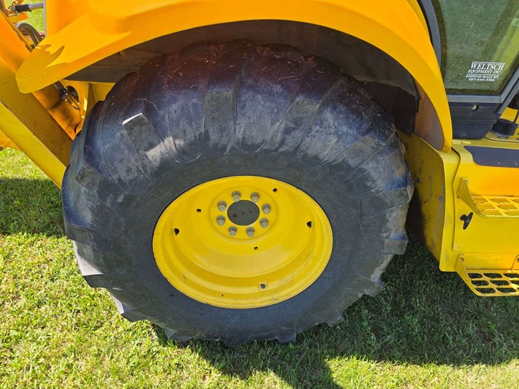 new-holland-lb75-image-30