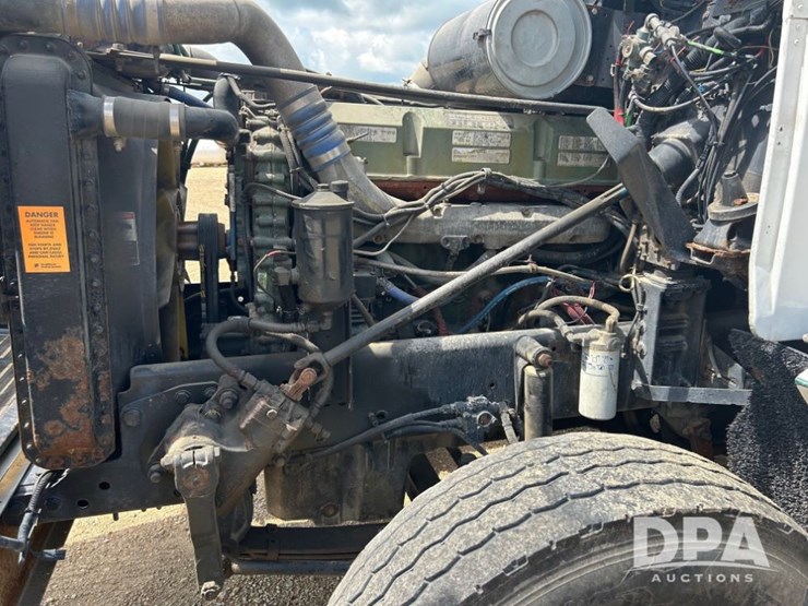 2000-freightliner-dry-tender-truck-(mn1096,-unit-369)-image-9