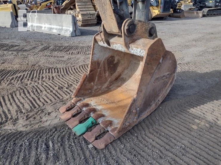 2010-deere-120d-image-19