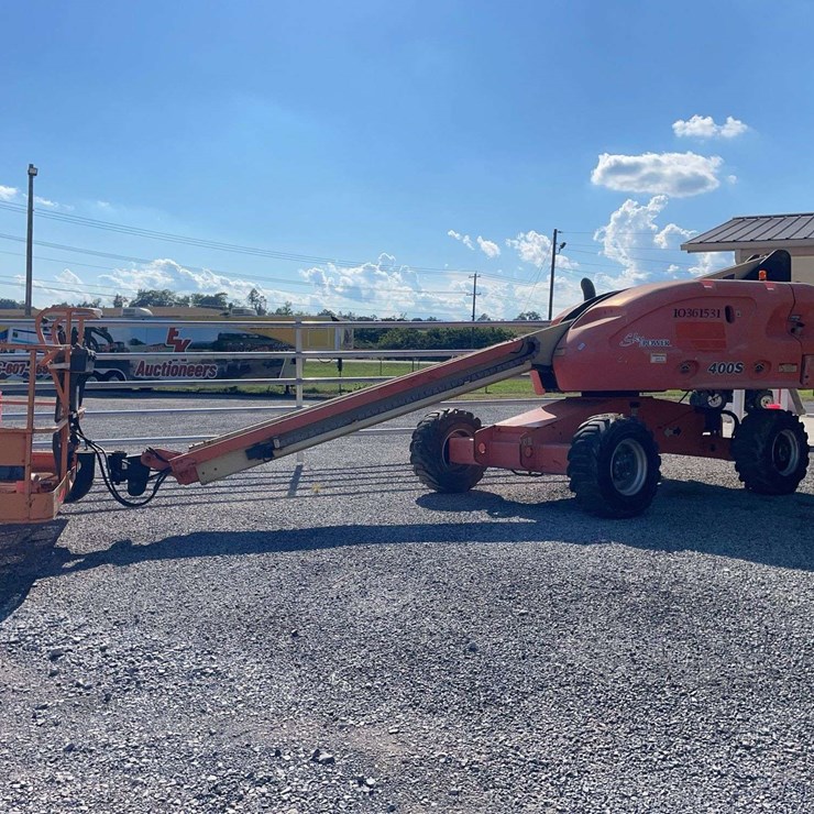 2015 JLG 400S
