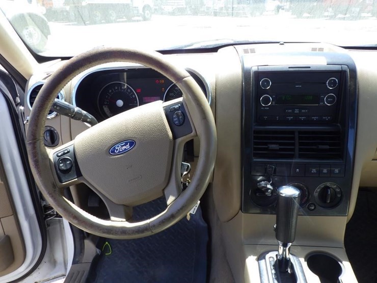2009-ford-explorer-image-9