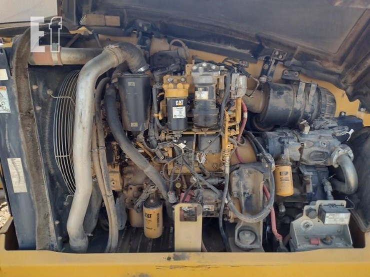 2017-caterpillar-tl1055d-image-25
