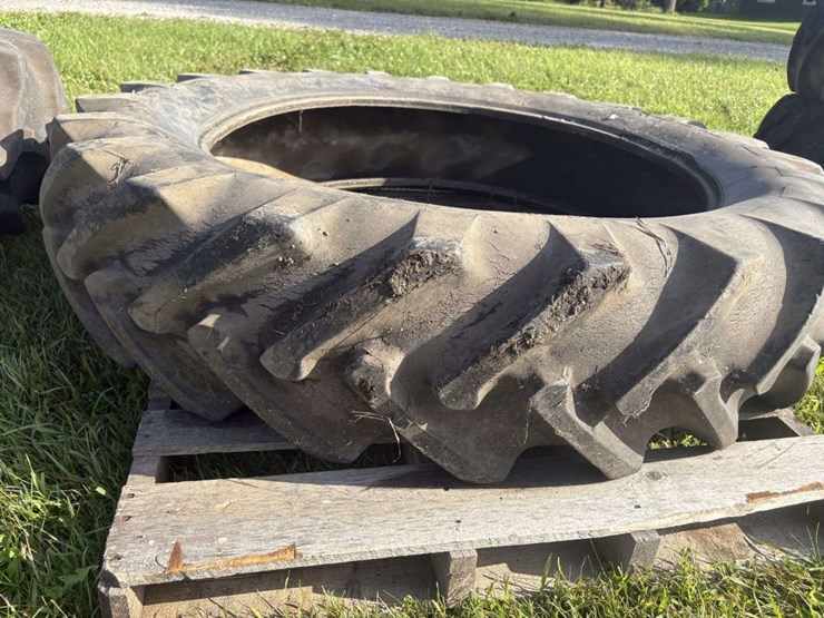 (1)-13.6-38-tractor-tire,-6-ply-image-4
