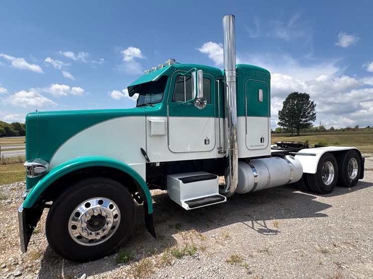 1998-peterbilt-378-image-1