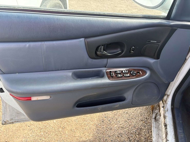 1999-buick-regal-ls-4-door,-3.8l-v6,-215/70r15-tires-on-alloy-wheels,-leather,-power-driver-seat,-am-image-17