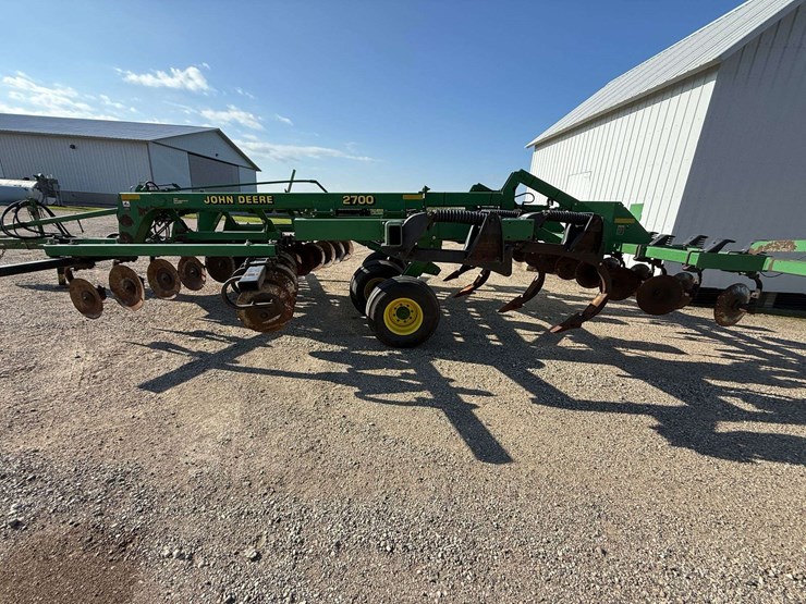 john-deere-2700-image-12