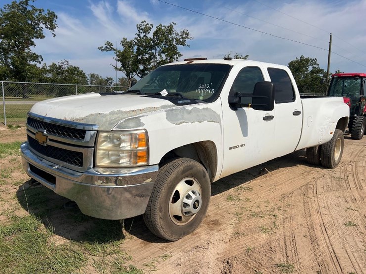 2012-chevrolet-3500hd-image-8