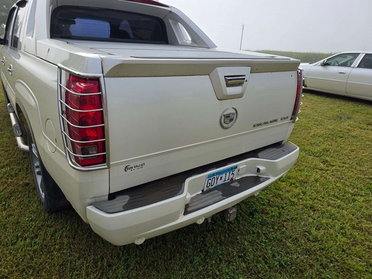 2003-cadillac-escalade-image-28
