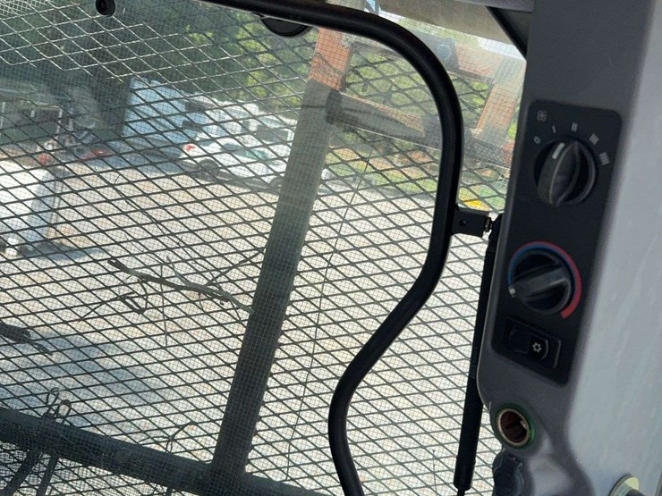 new-holland-t6020-image-24