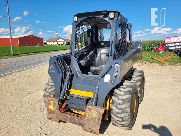 deere-320g-image-3
