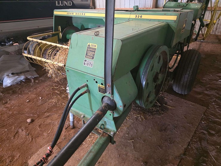 john-deere-336-image-25