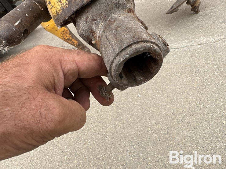 danuser-f-8-3-pt-post-hole-auger-image-9