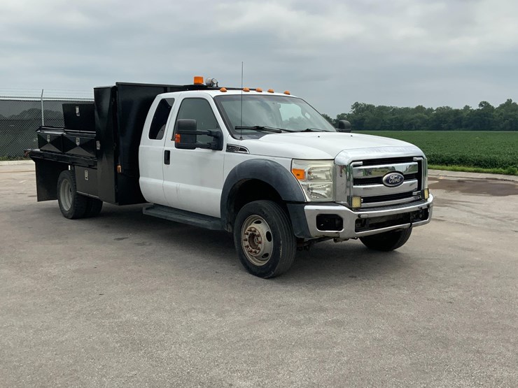 2011-ford-f550-xlt-image-3